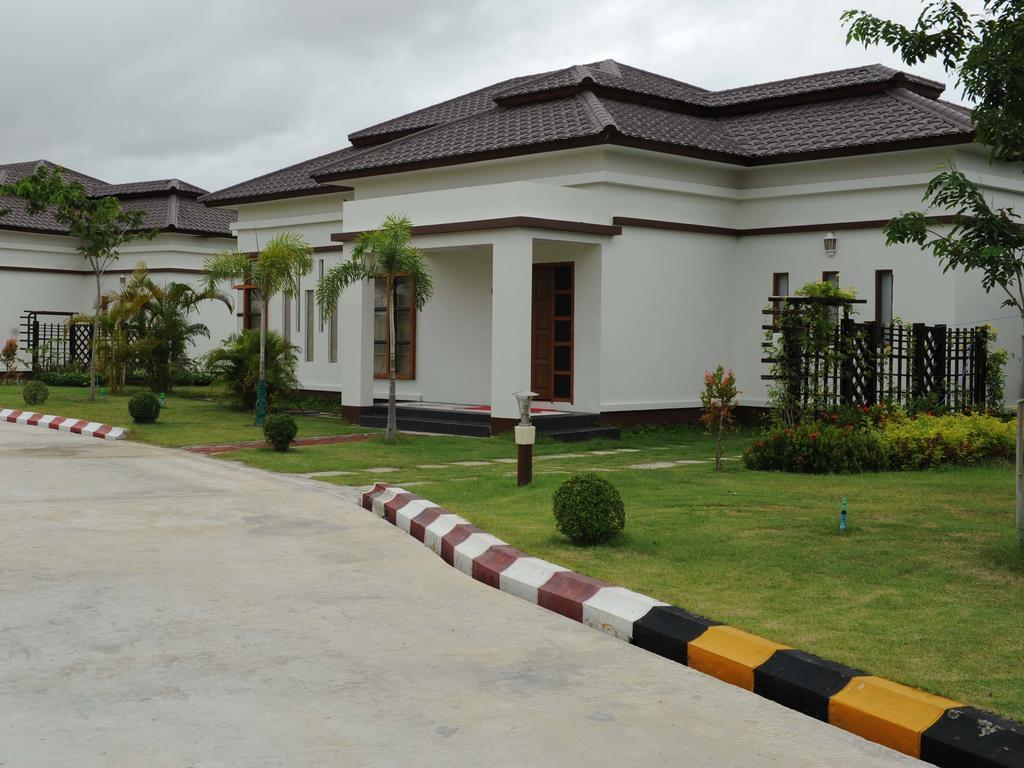 The Golden Lake Hotel Naypyidaw Εξωτερικό φωτογραφία