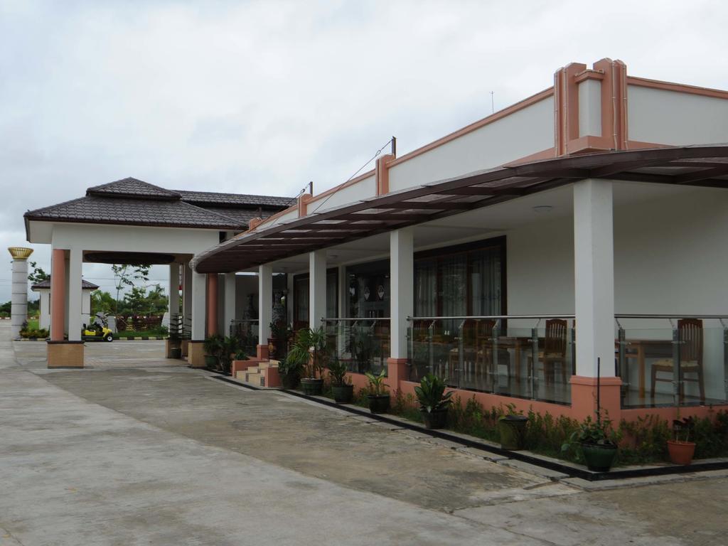 The Golden Lake Hotel Naypyidaw Εξωτερικό φωτογραφία
