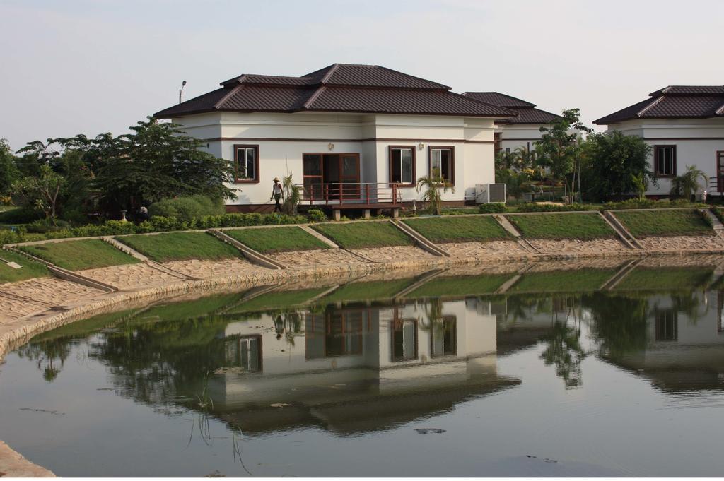 The Golden Lake Hotel Naypyidaw Εξωτερικό φωτογραφία