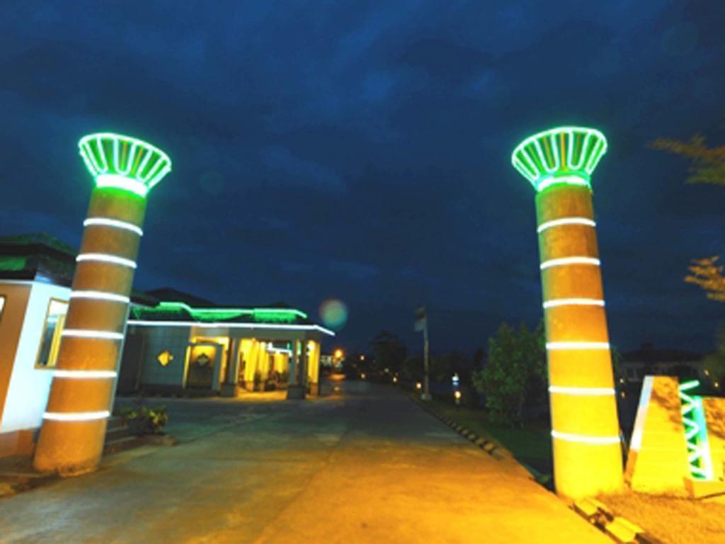 The Golden Lake Hotel Naypyidaw Εξωτερικό φωτογραφία
