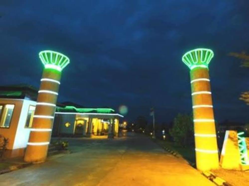 The Golden Lake Hotel Naypyidaw Εξωτερικό φωτογραφία