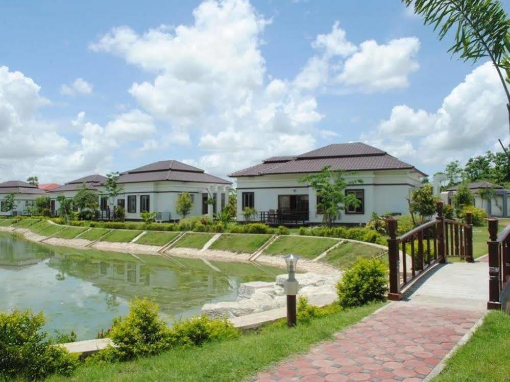 The Golden Lake Hotel Naypyidaw Εξωτερικό φωτογραφία